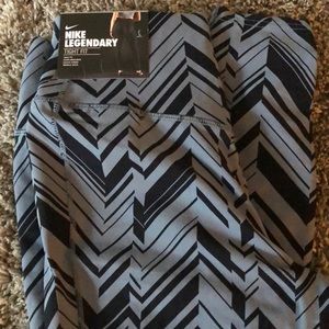 Nike Legendary Tight Fit Leggings